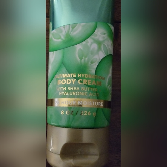 Bath & Body Works Cucumber Melon Body Lotion ultimate hydration body cream - Picture 2 of 3